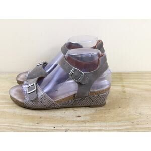 Taos Sandals Womens 7.5 Leather Taupe Traveler Reptile Snake Print Embossed Shoe